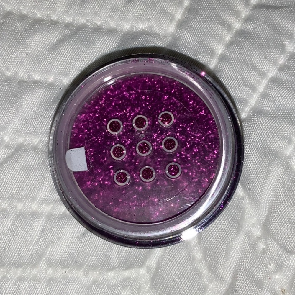 Obsessive Compulsive Cosmetics - Picture 3 of 4